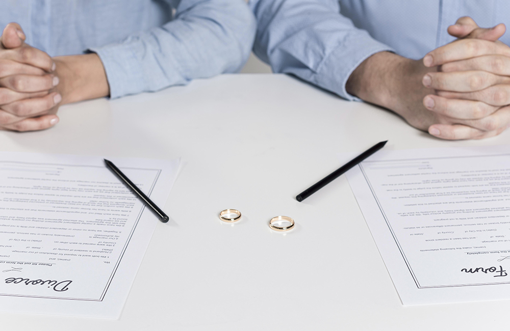 couple-getting-ready-sign-divorce-forms